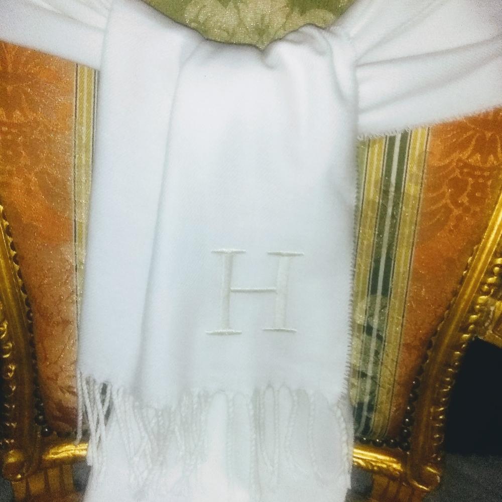 Cashmere Scotland Design White Scarf